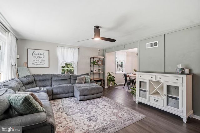 411 W CEDAR AVE, Oaklyn, NJ 08107