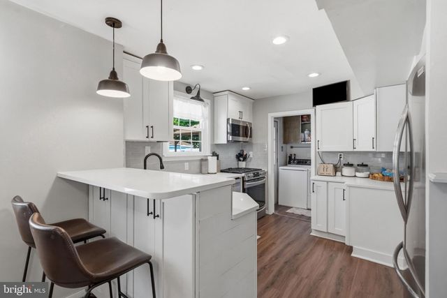 411 W CEDAR AVE, Oaklyn, NJ 08107