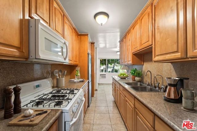 6904 Radford Avenue 7, North Hollywood, CA 91605