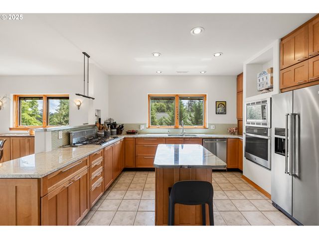 88369 TIMBERLINE Dr, Veneta, OR 97487
