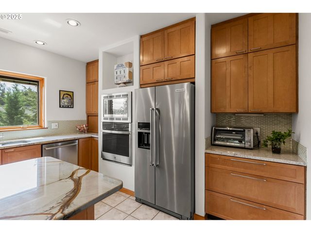 88369 TIMBERLINE Dr, Veneta, OR 97487