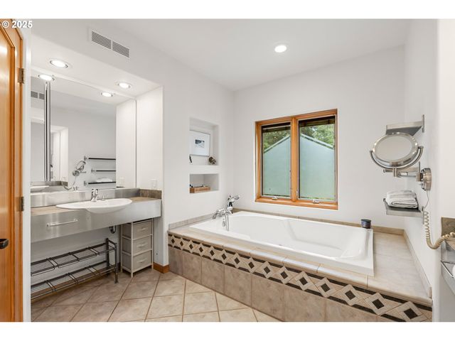 88369 TIMBERLINE Dr, Veneta, OR 97487