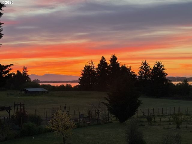 88369 TIMBERLINE Dr, Veneta, OR 97487
