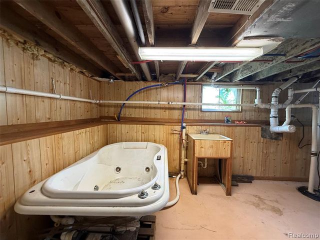 10323 Halsey Road, Grand Blanc, MI 48439