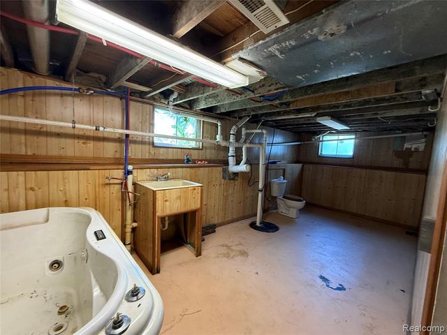 10323 Halsey Road, Grand Blanc, MI 48439