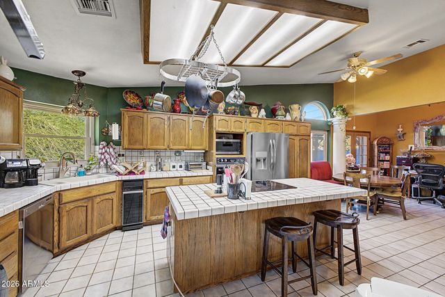 1978 E GREENWAY Road, Phoenix, AZ 85022