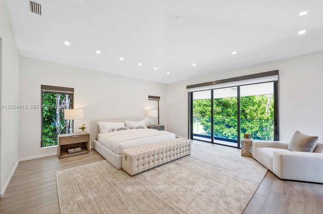 3900 S Douglas Rd, Coconut Grove, FL 33133