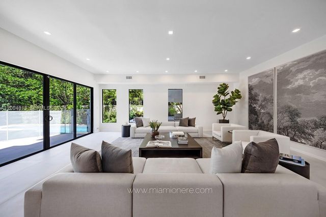 3900 S Douglas Rd, Coconut Grove, FL 33133