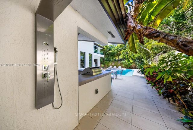 3900 S Douglas Rd, Coconut Grove, FL 33133