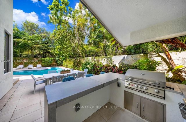 3900 S Douglas Rd, Coconut Grove, FL 33133