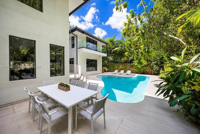 3900 S Douglas Rd, Coconut Grove, FL 33133