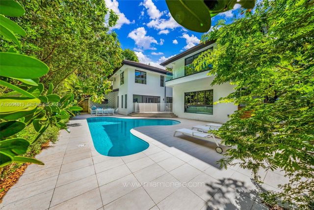 3900 S Douglas Rd, Coconut Grove, FL 33133