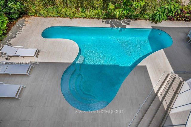 3900 S Douglas Rd, Coconut Grove, FL 33133