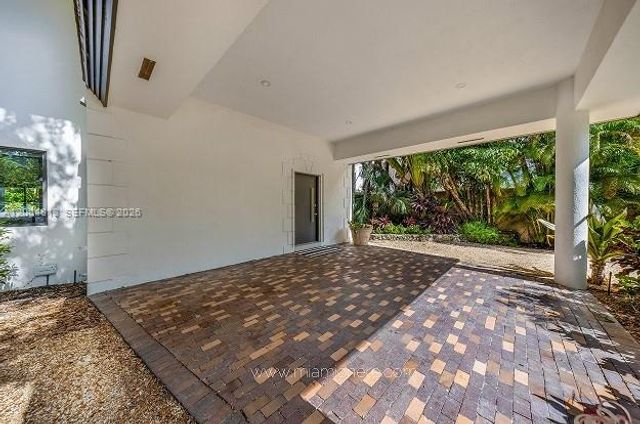 3900 S Douglas Rd, Coconut Grove, FL 33133