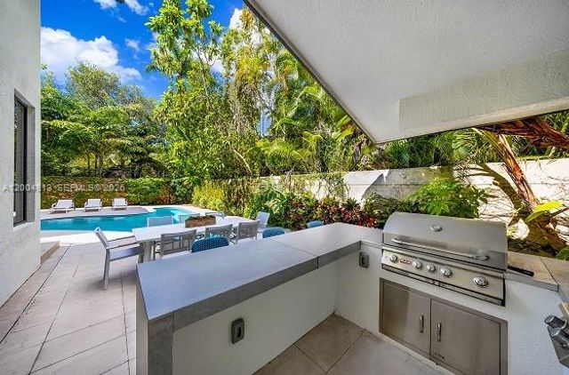 3900 S Douglas Rd, Coconut Grove, FL 33133