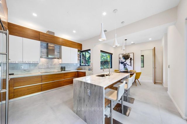 3900 S Douglas Rd, Coconut Grove, FL 33133