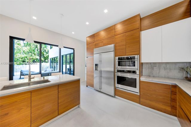 3900 S Douglas Rd, Coconut Grove, FL 33133