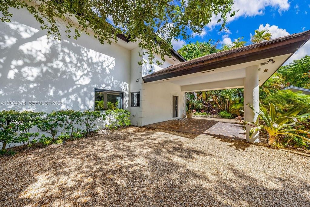 3900 S Douglas Rd, Coconut Grove, FL 33133