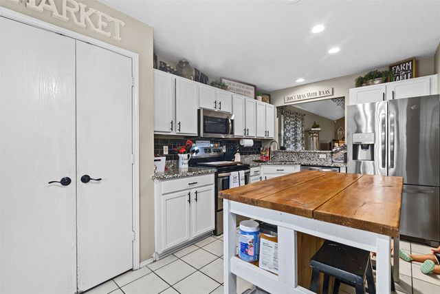 1054 Vaden Avenue, Burleson, TX 76028