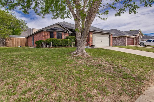 1054 Vaden Avenue, Burleson, TX 76028