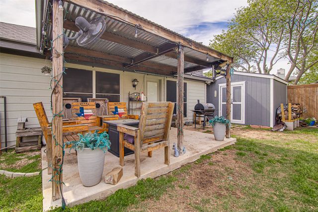 1054 Vaden Avenue, Burleson, TX 76028