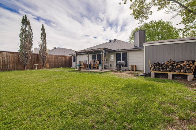 1054 Vaden Avenue, Burleson, TX 76028