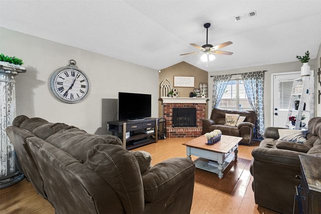 1054 Vaden Avenue, Burleson, TX 76028