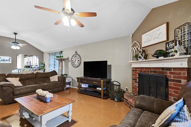 1054 Vaden Avenue, Burleson, TX 76028