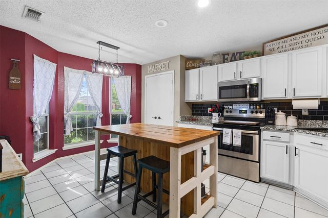 1054 Vaden Avenue, Burleson, TX 76028