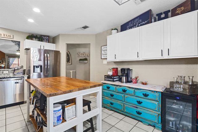 1054 Vaden Avenue, Burleson, TX 76028