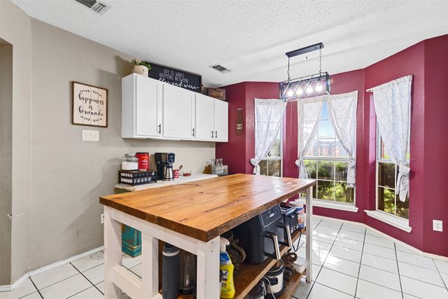 1054 Vaden Avenue, Burleson, TX 76028