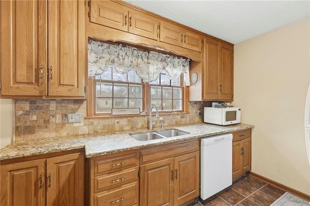 5408 W 72nd Street, Prairie Village, KS 66208