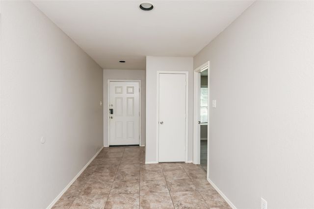 1601 Queens Brook Lane, Fort Worth, TX 76140