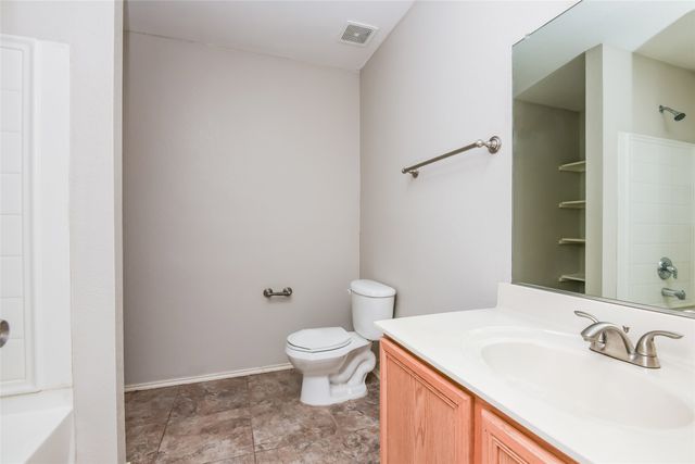 1601 Queens Brook Lane, Fort Worth, TX 76140