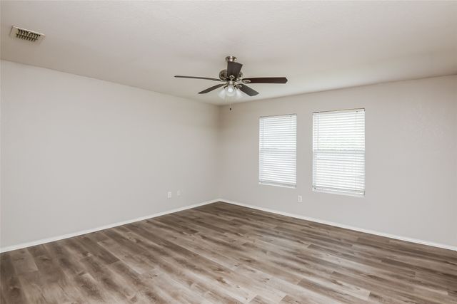 1601 Queens Brook Lane, Fort Worth, TX 76140