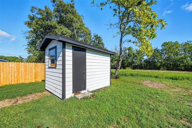 708 Union Avenue, Bonham, TX 75418