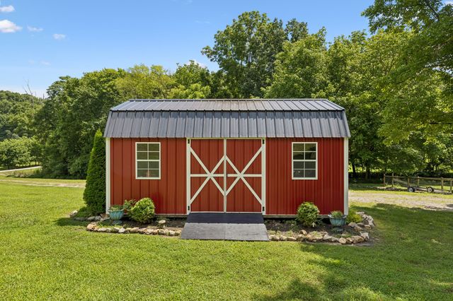 8501 Joy Rd, Mount Pleasant, TN 38474