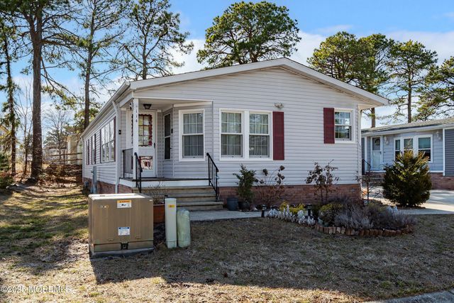 114 Briarwood Court, Whiting, NJ 08759