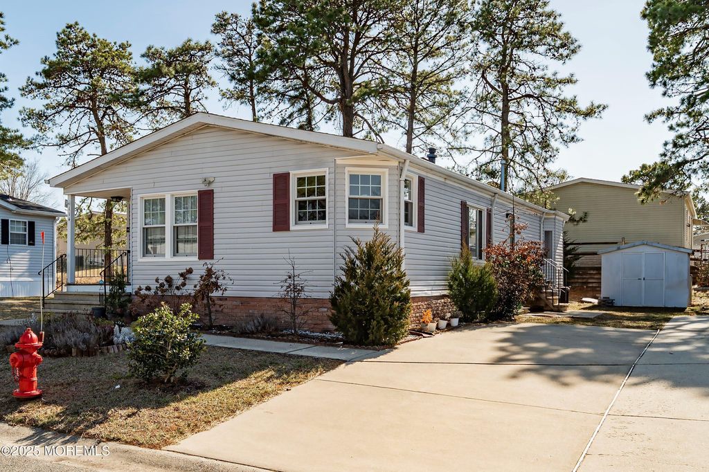 114 Briarwood Court, Whiting, NJ 08759