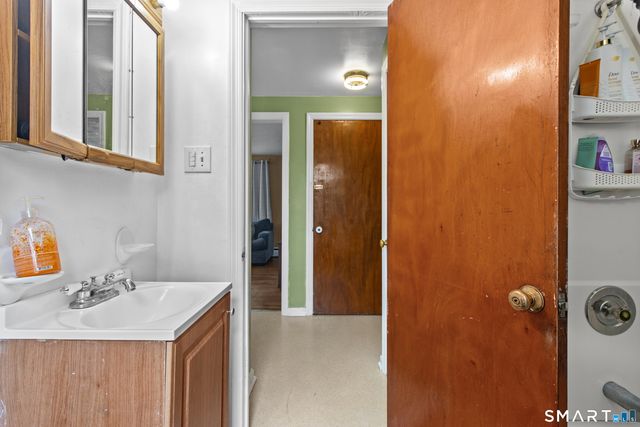 86 Bernside Drive, Bristol, CT 06010