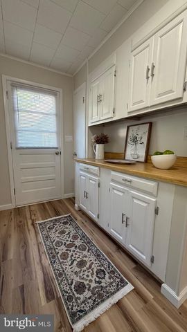 30 MEADOW RD, New Castle, DE 19720