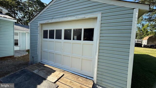 30 MEADOW RD, New Castle, DE 19720