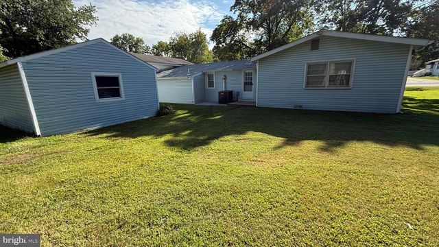 30 MEADOW RD, New Castle, DE 19720
