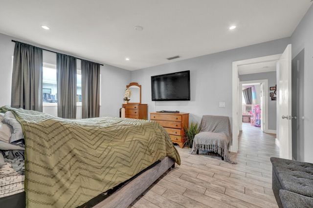 9599 SW 13th Place, Boca Raton, FL 33428