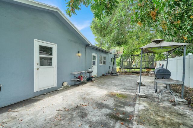 9599 SW 13th Place, Boca Raton, FL 33428
