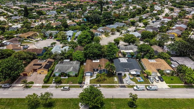 9599 SW 13th Place, Boca Raton, FL 33428
