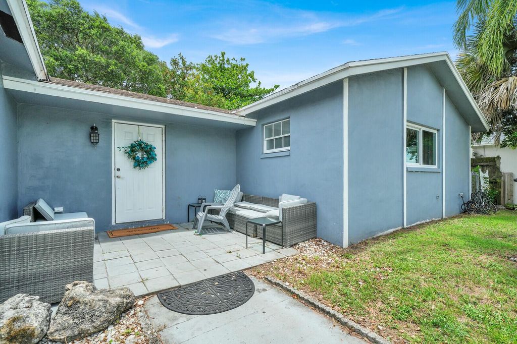 9599 SW 13th Place, Boca Raton, FL 33428