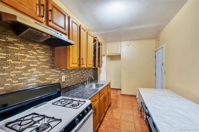 558 Midwood St, Brooklyn, NY 11203