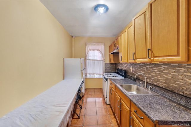 558 Midwood St, Brooklyn, NY 11203