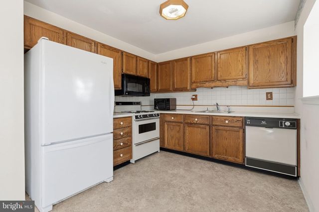 538 CANTERBURY RD, West Norriton, PA 19403